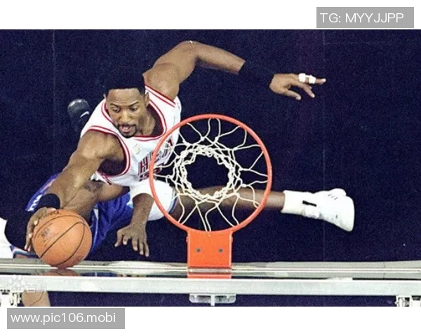 铁血硬汉💪热火官博祝名宿阿隆佐·莫宁56岁生日快乐！🎂